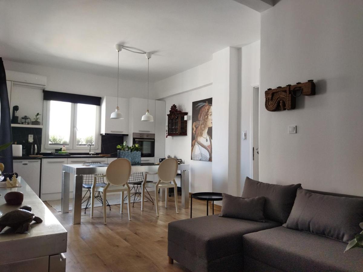 Minimal Apartment By The Beach Corinth المظهر الخارجي الصورة