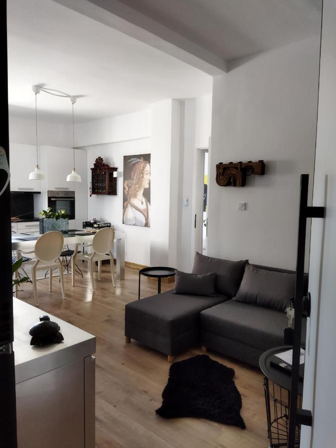 Minimal Apartment By The Beach Corinth المظهر الخارجي الصورة