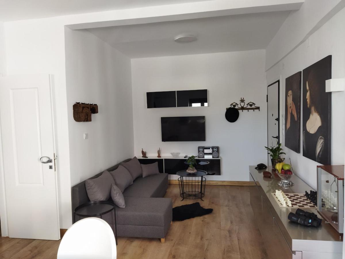 Minimal Apartment By The Beach Corinth المظهر الخارجي الصورة