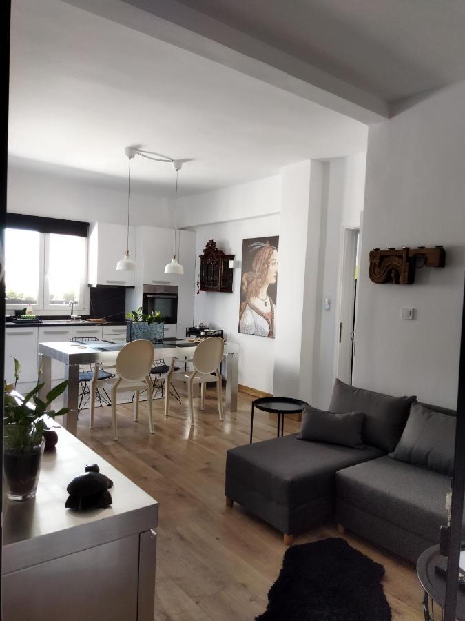 Minimal Apartment By The Beach Corinth المظهر الخارجي الصورة