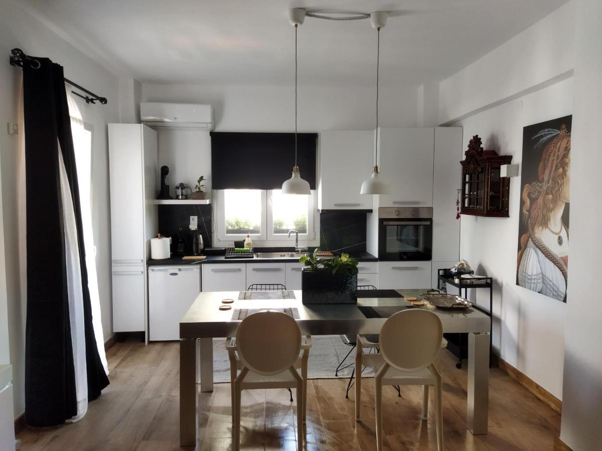 Minimal Apartment By The Beach Corinth المظهر الخارجي الصورة